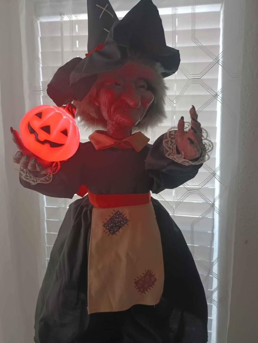 Motionette Halloween Witch